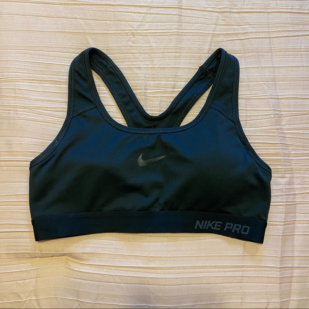 Black Nike Pro Women’s sports bra size S